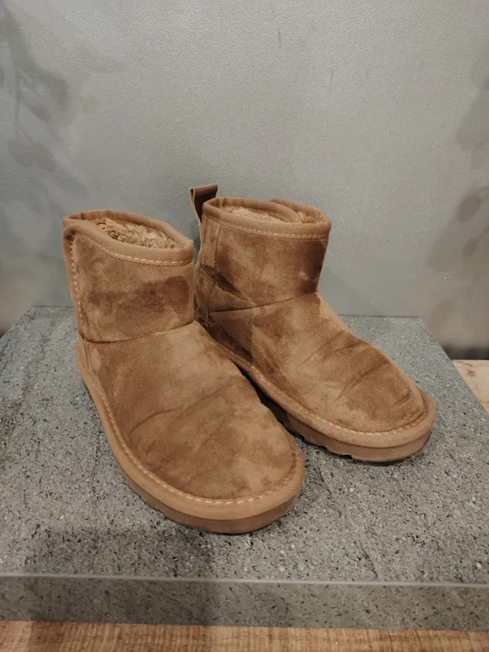 Bottines suédine camel fille pointure 31 tbe