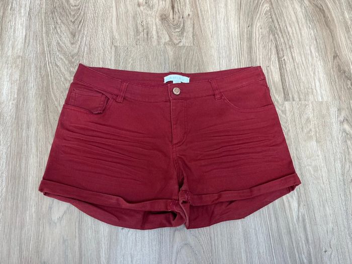 Short rouge bordeaux  femme Amisu taille 38 état neuf