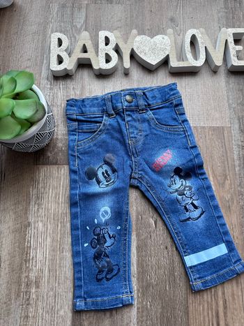 - Jeans Disney        - 6 mois - Très bon état