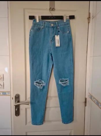 Neuf jean mom troué femme boohoo taille XS/34