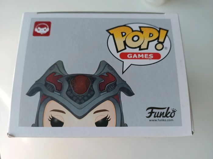 Figurines Funko pop Games gears of war n°476 Queen Myrrah neuve (jamais deboxée) - photo numéro 6