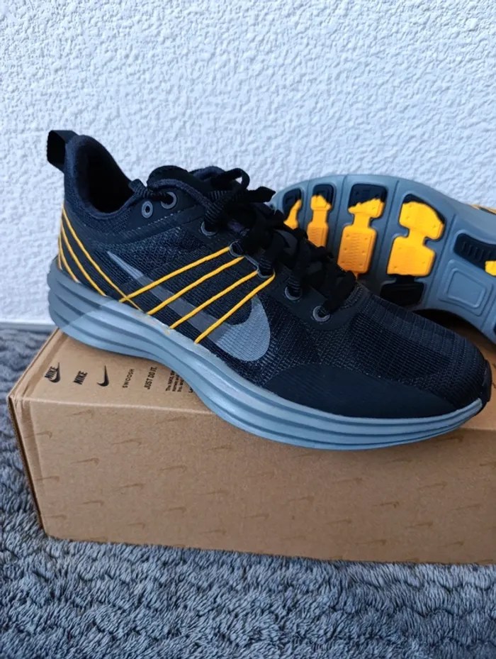 Baskets neuves Nike Lunar Roam taille 38,5 - photo numéro 2