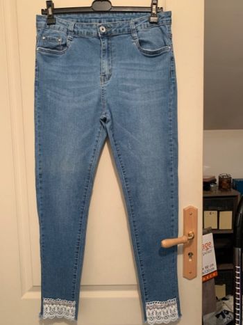 Jeans avec dentelle en bas