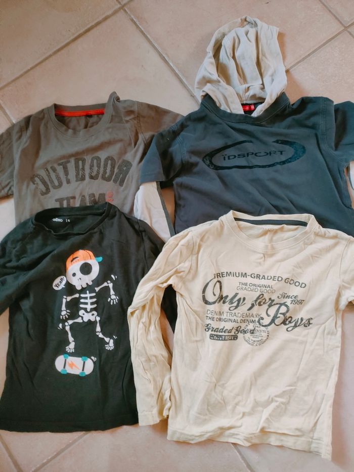 Lot de 4 Tee shirt taille 6 ans