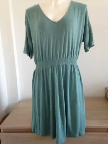 Robe fluide col V manches courtes 38 H&M