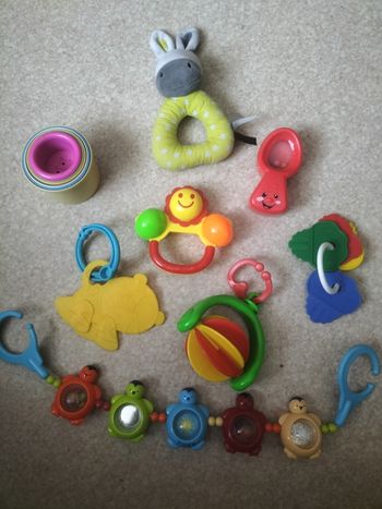 Lot jouets bébés