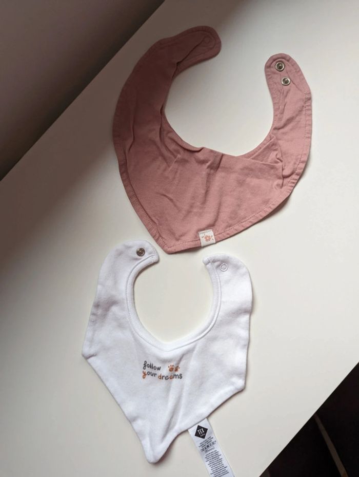 Lot de 2 bavoirs triangles bandana