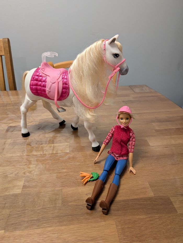 Barbie et son cheval de rêve interactif avec boite - photo numéro 2