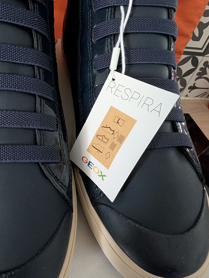 Chaussures montantes fille.  Taille 37. Neuf. Geox - photo numéro 4