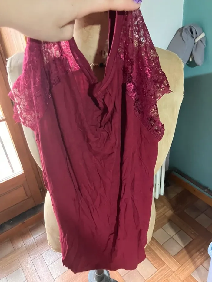 Haut dentelle bordeaux - photo numéro 4