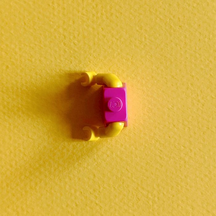 Femme en robe de St-Valentin LEGO 💜 - Excellent état 🌟 - Envoi rapide🚚💨 - photo numéro 5