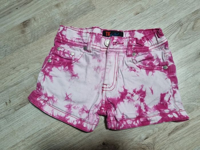 Short rose et blanc
