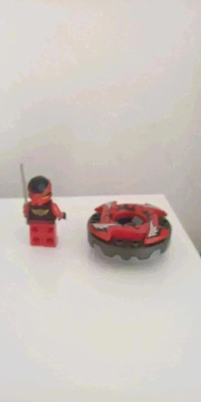 Lego figurine Ninjago avec toupie Lego - photo numéro 3