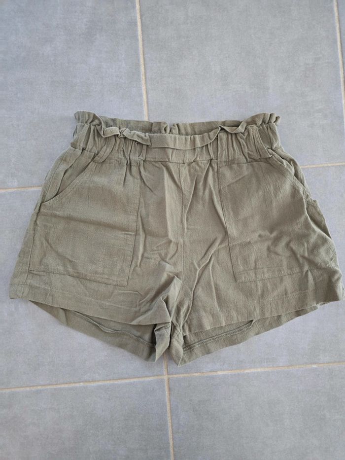 Short kaki taille haute
