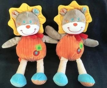 2 PELUCHES LIONS / ECUSSONS - MOTS D'ENFANTS