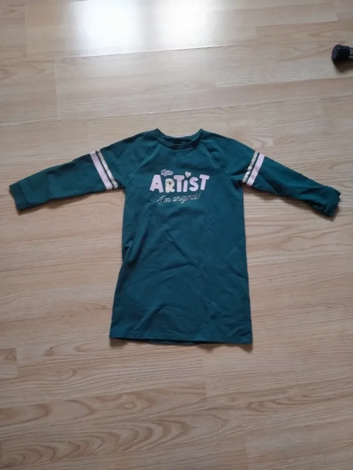 Robe pull. Manches longues. Verte. Vertbaudet.
Taille 5 ans