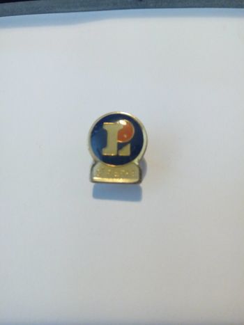 Faby27800 Pin's Leclerc St Pierre