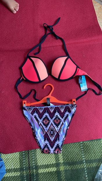 Joli maillot de bain neuf avec étiquette taille S