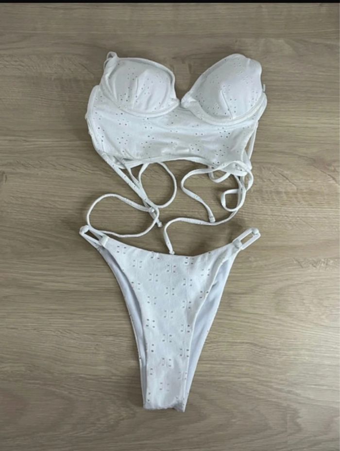 Maillot de bain blanc deux pièces