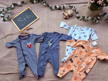 Lot de 4 pyjamas taille 3 mois (obaibi, c et a , gemo)