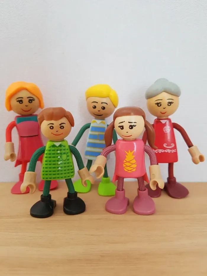 lot de figurines pour maison de poupée
