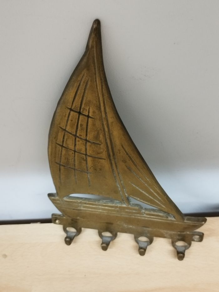 Accroche clé voilier en laiton
Hauteur : 19 cm
Largeur : 13 cm - photo numéro 3