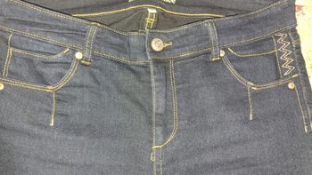 Jean extensible  Femme.. T40.  .TBE