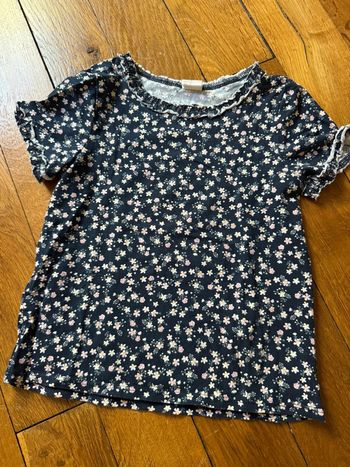 T-shirt H&M fille manches courtes 2 ans très bon état à