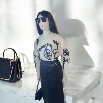 Pull  blanc avec detail noir