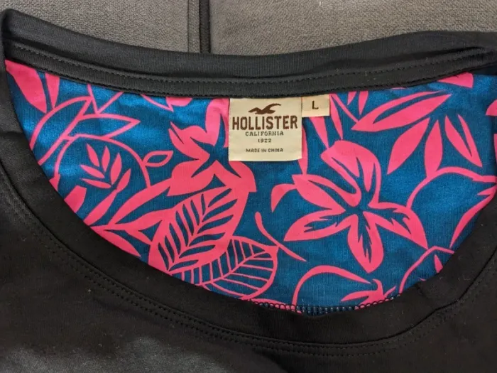 T-shirt Hollister Sortie de collection - Noir/rose/bleu - photo numéro 3
