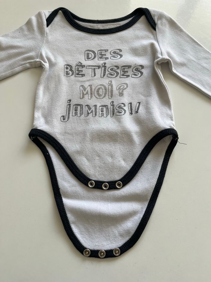 Lot bodies 12 mois - photo numéro 3