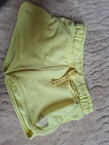 Short jaune 