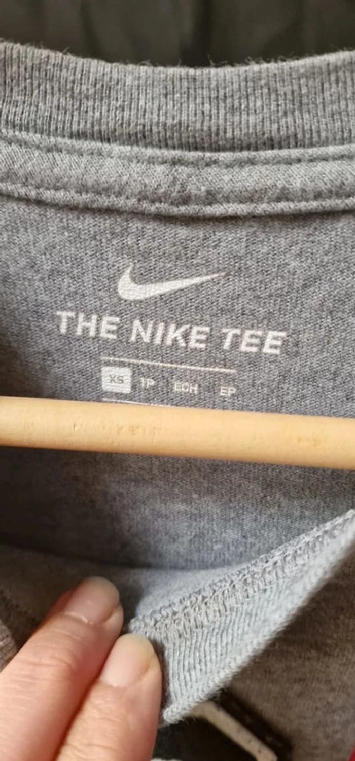 T-shirt Nike NSW / taille XS / brodé / gris / très épais / homme - photo numéro 8