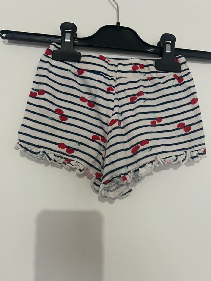Short 3 ans