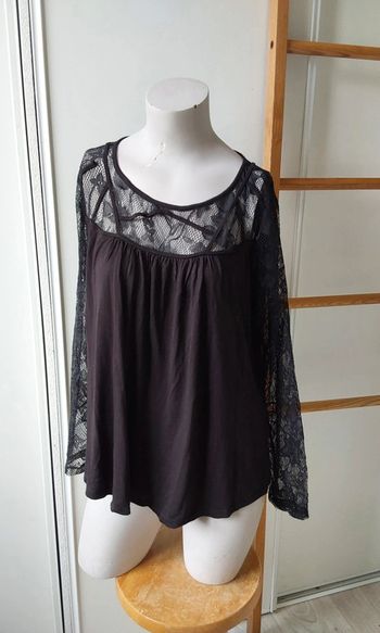 Blouse noire et dentelle T 40