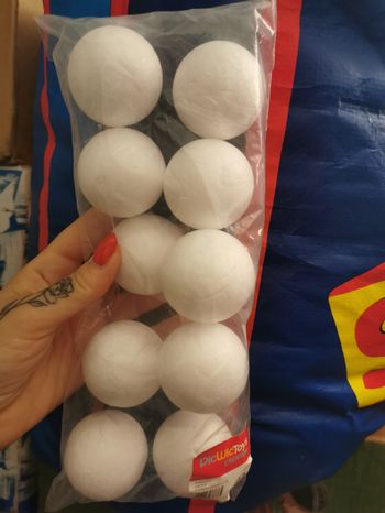 Lot de boules en polystyrène neuves 5cm