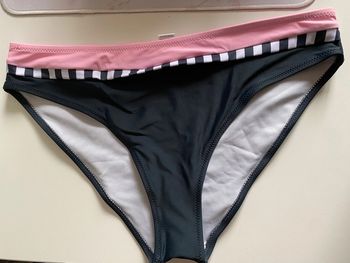 Slip de bain noir et rose