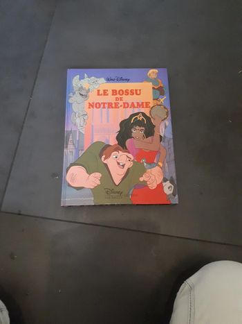 Livre Walt Disney ancienne édition le bossu de Notre Dame