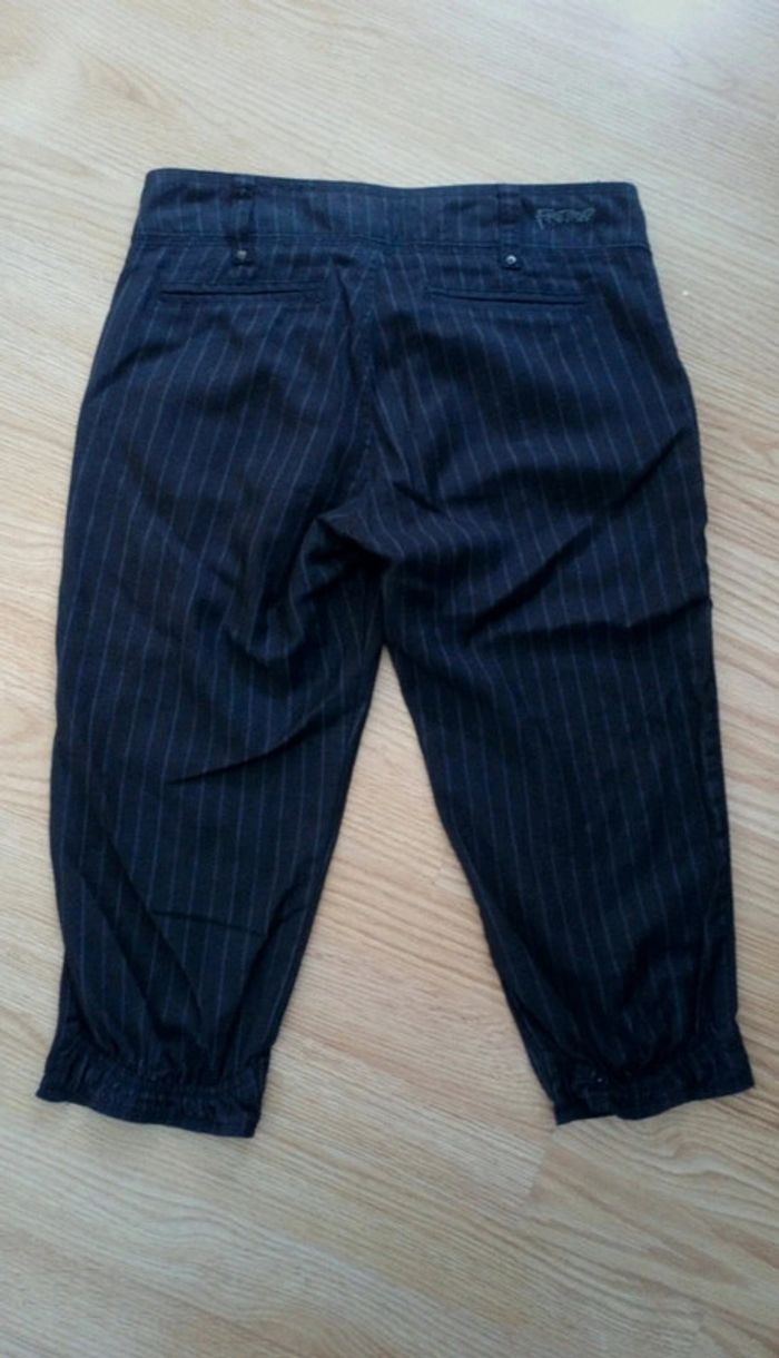 Pantacourt noir rayures blanches. Femme . Firetrap. Taille 38 - photo numéro 2