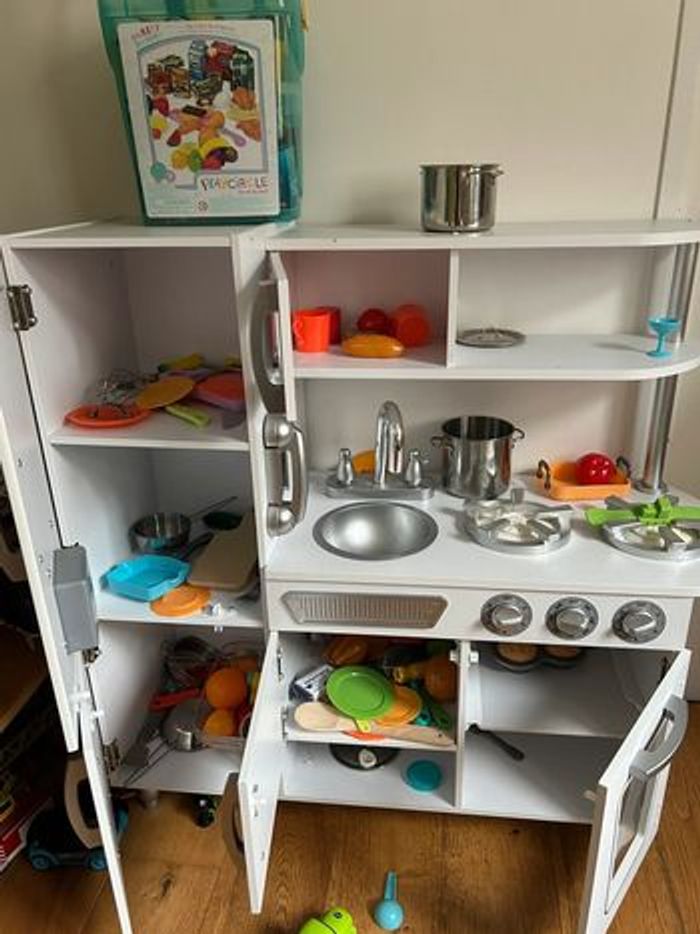 Cuisine en bois Kidkraft valeur neuve 189€ avec dînette article