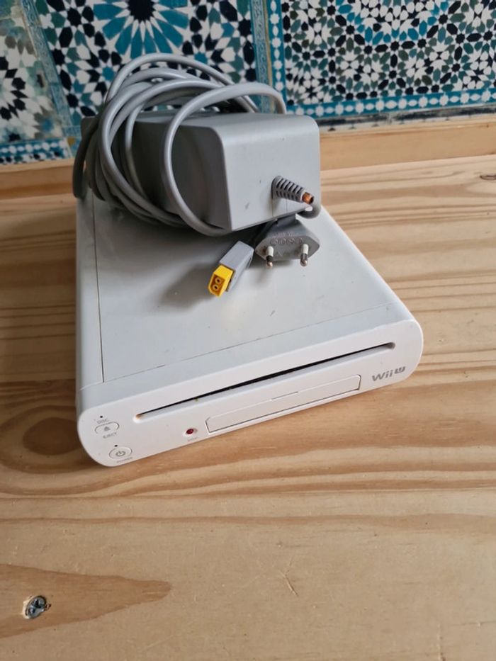 Wii u blanche avec chargeur