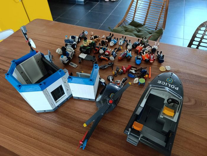 Lot Playmobil Policiers - photo numéro 7