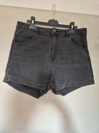 Short gris noir H&M 42