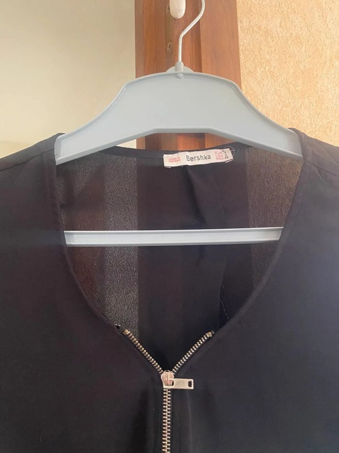 Top zippé marque bershka très bon etat taille 36 - photo numéro 3