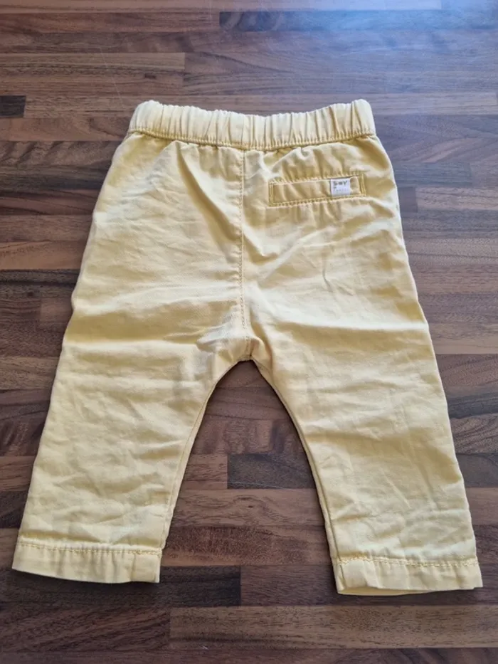 Vend pantalon jaune 3 mois - photo numéro 2