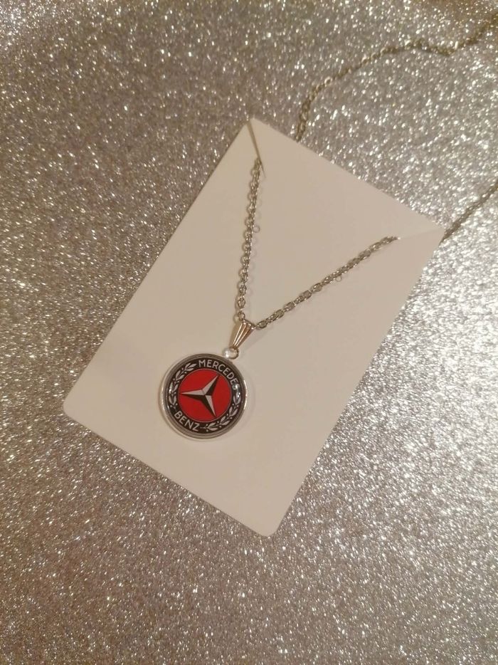 Collier Mercedes-Benz