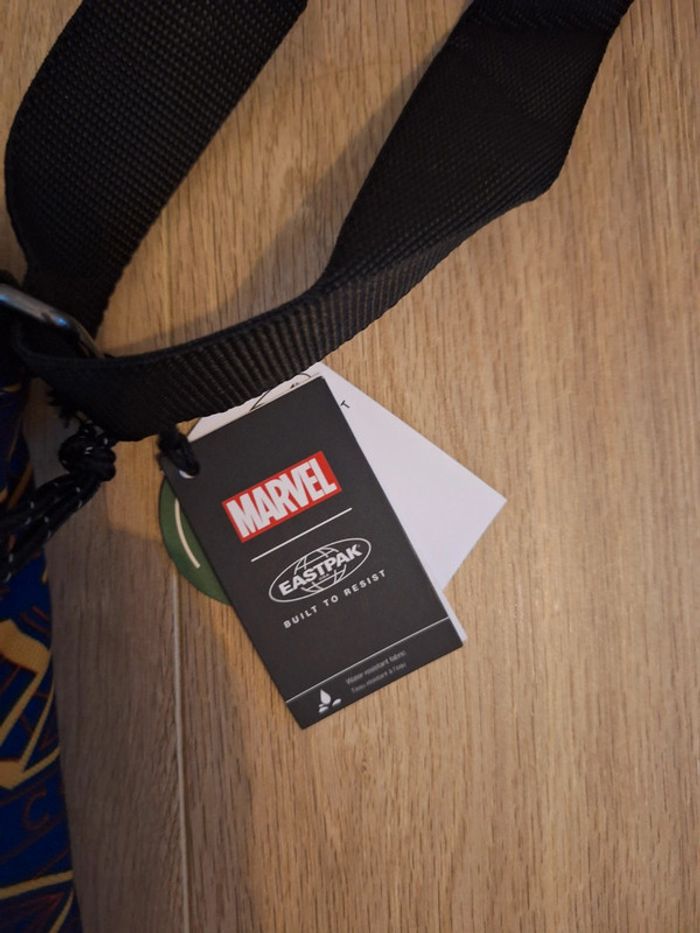 👜 Sac Marvel x Eastpak aux motifs colorés 👜 - photo numéro 6