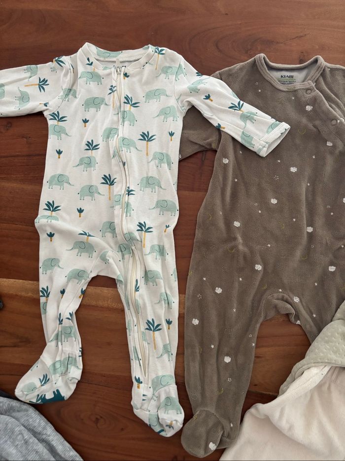 Lot pyjama 6 mois - photo numéro 4