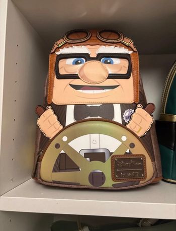 Loungefly Carl Là haut