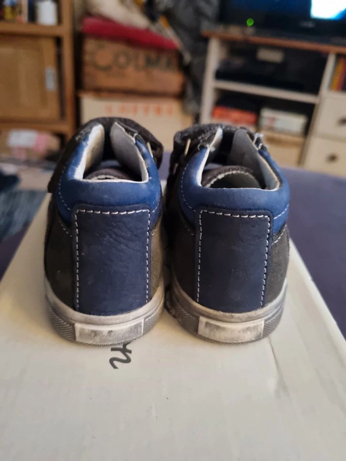 Baskets neuves à velcro tout cuir T18 - photo numéro 4